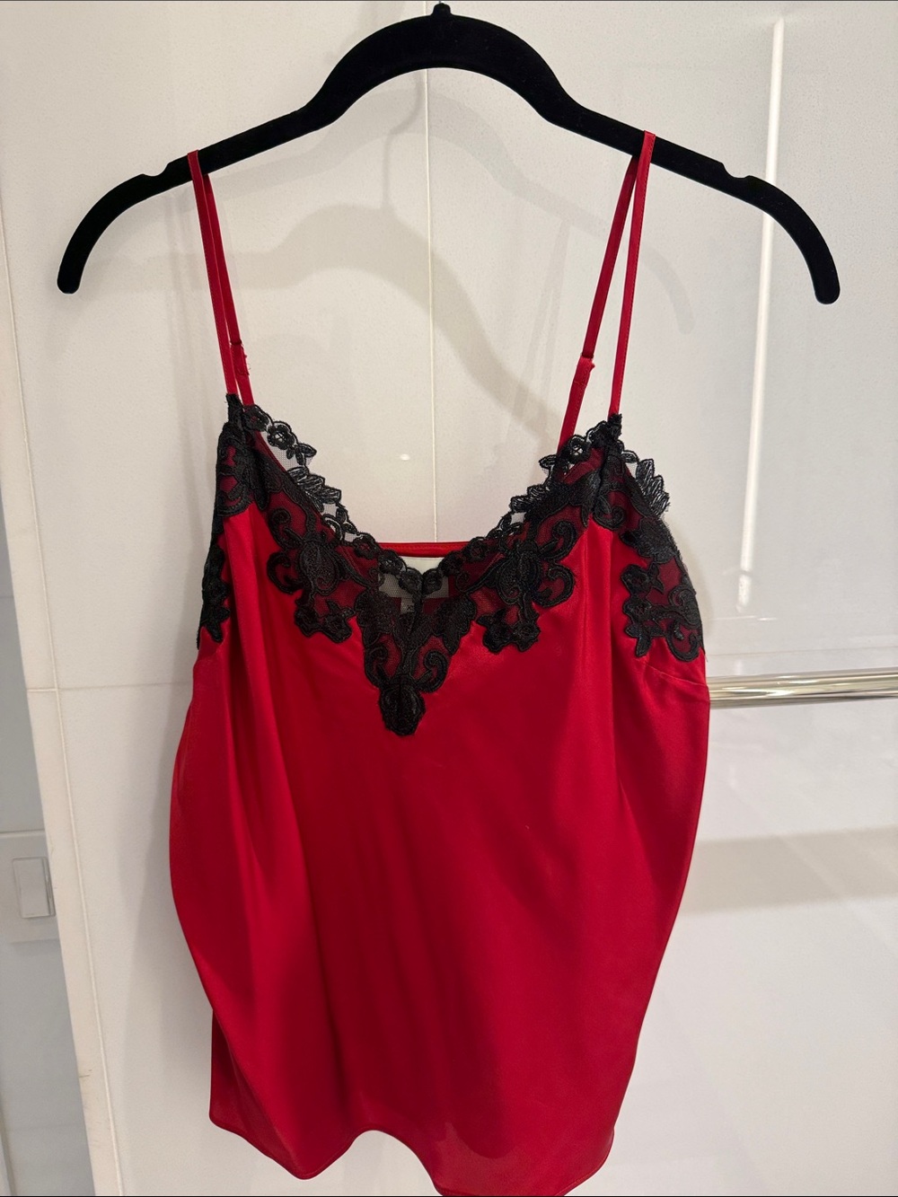 Cami NYC Red Lace-Trim Satin Camisole Top
NWT size XS